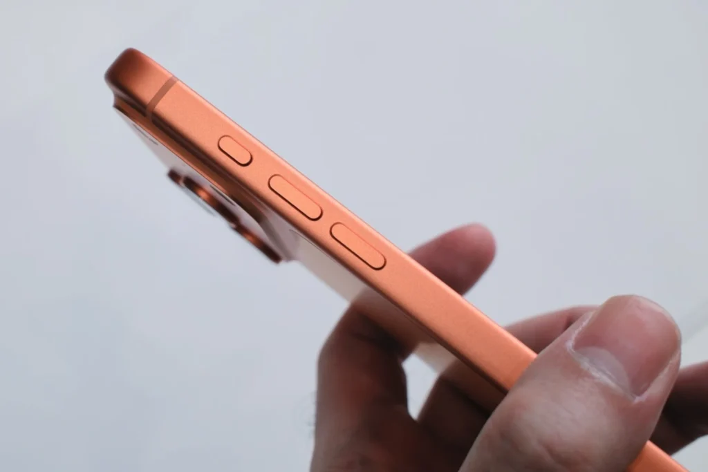 iPhone 18 Pro Could Be Thicker Than iPhone 17 Pro